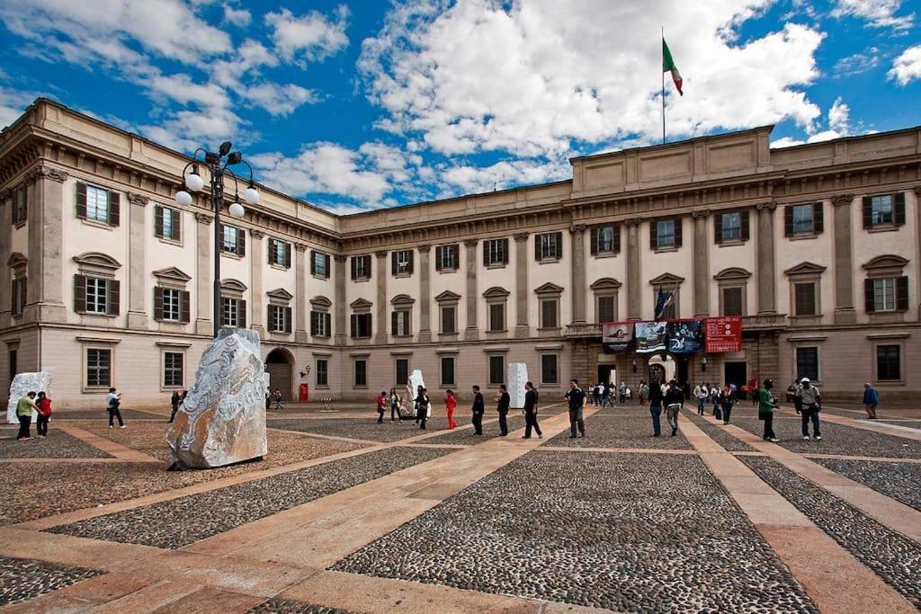 Duomo-San Babila-Tribunale Wifi-Netflix Милано Екстериор снимка